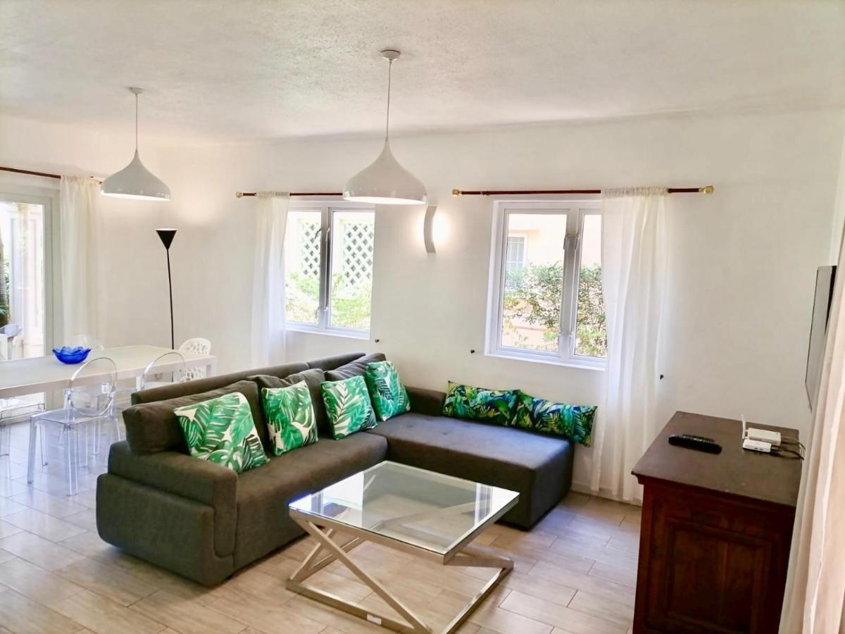 Beachfront Villa In A Beautiful And Secured Complex Flic en Flac Экстерьер фото