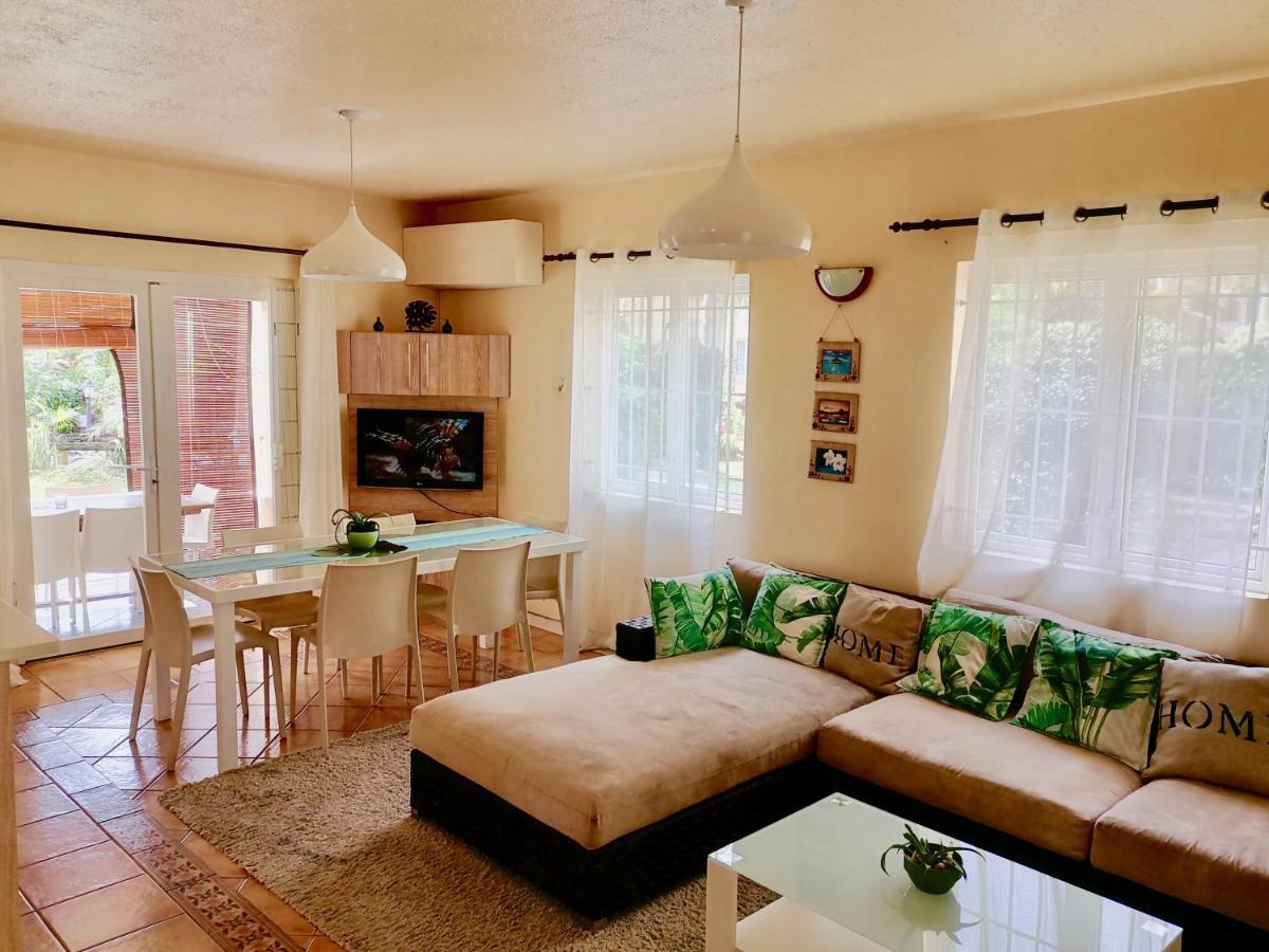 Beachfront Villa In A Beautiful And Secured Complex Flic en Flac Экстерьер фото